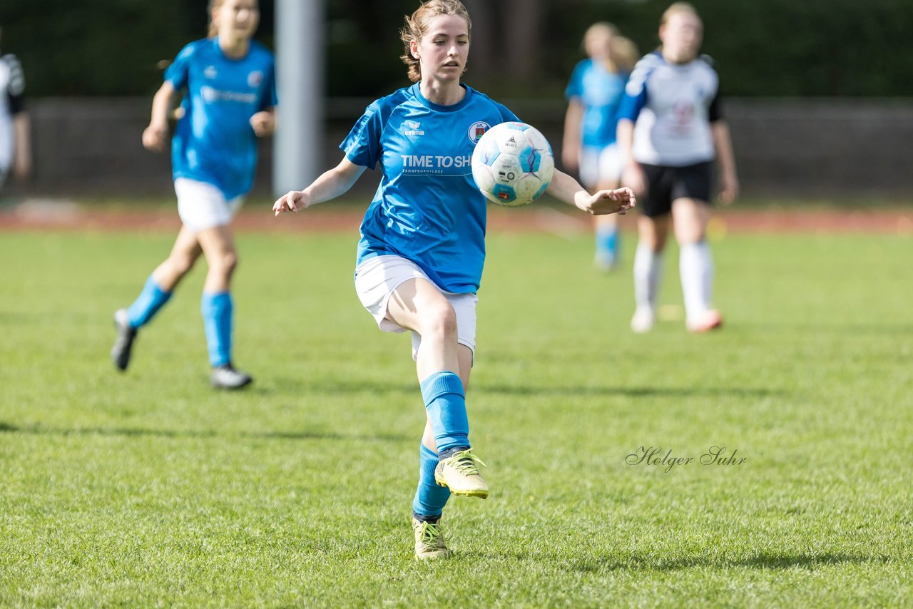 Bild 304 - wBJ VfL Pinneberg - Germania Schnelsen : Ergebnis: 15:1